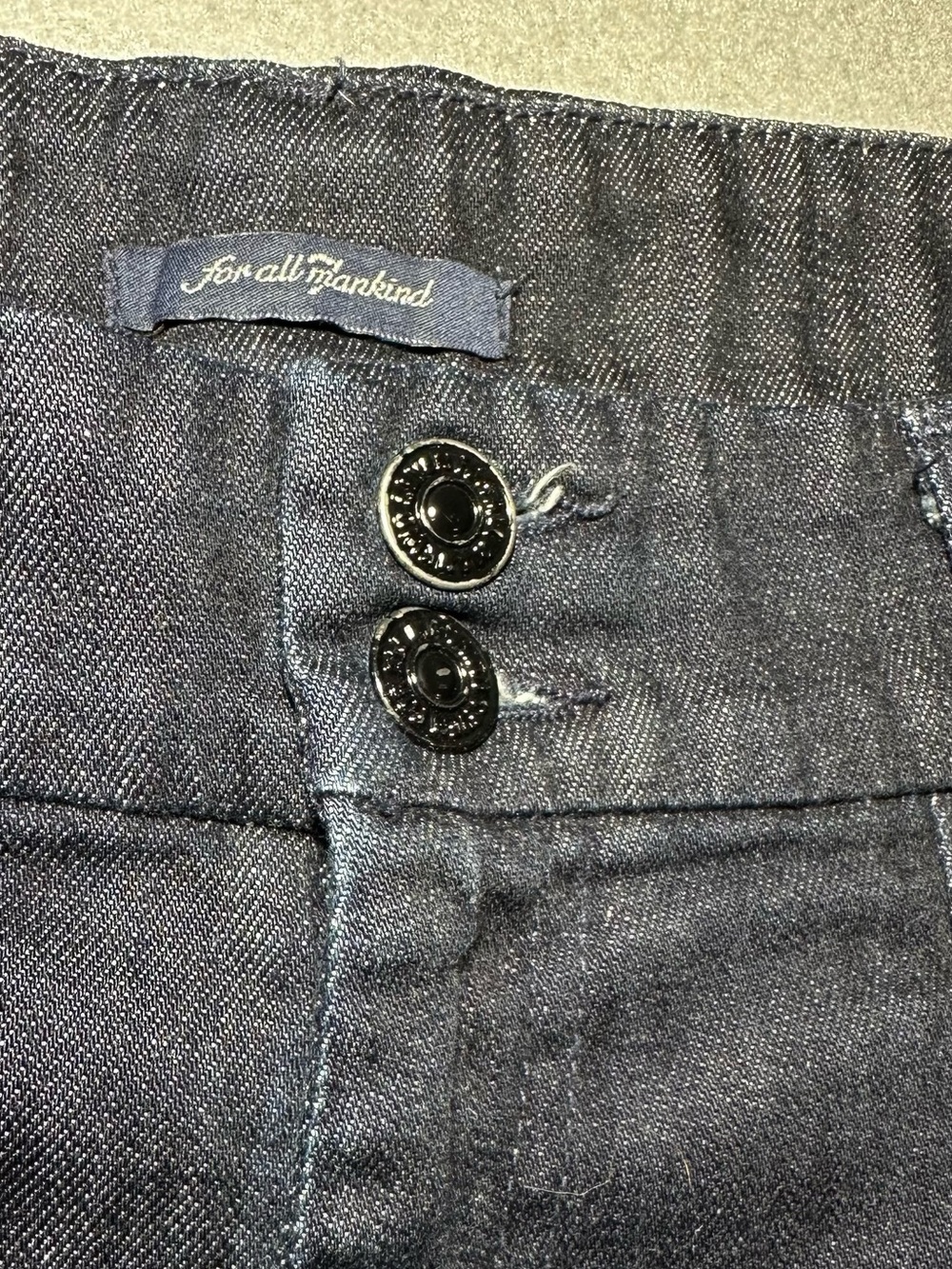 7 For All Mankind ( 7FAM ) shorts - Picture 3 of 6